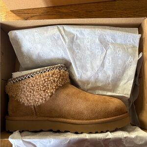 UGG Classic Ultra Mini Curly Boots in Tan